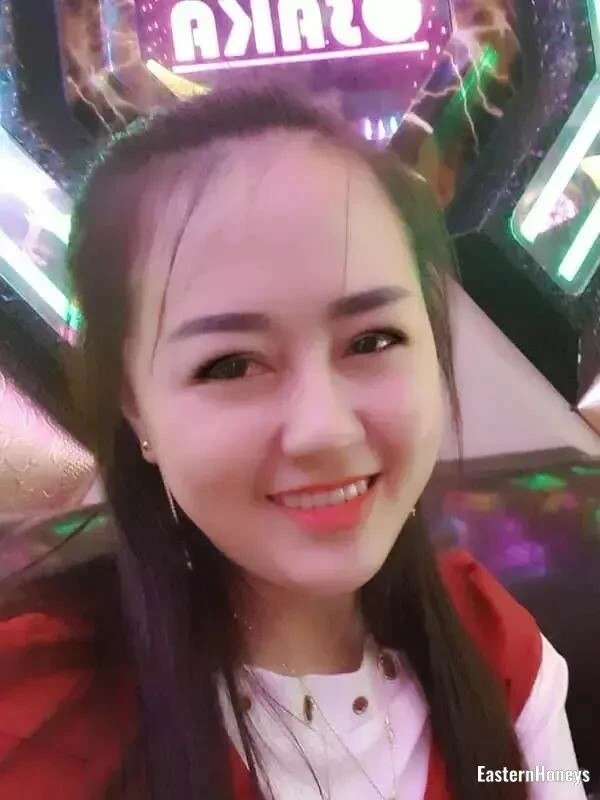 Chloe, 32