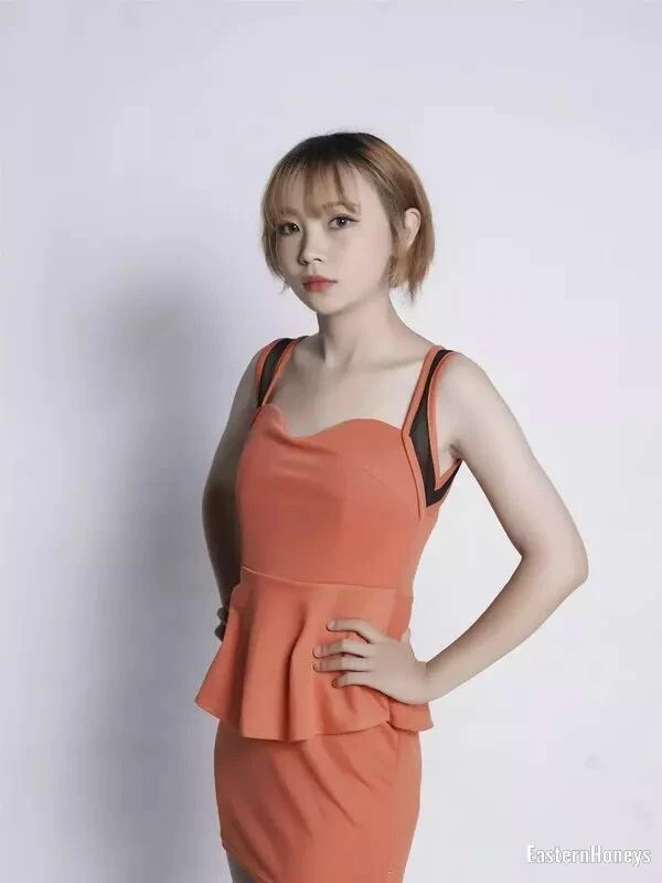 Xiaohong, 21