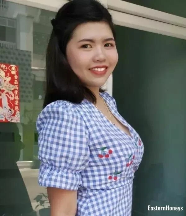 Tina, 25