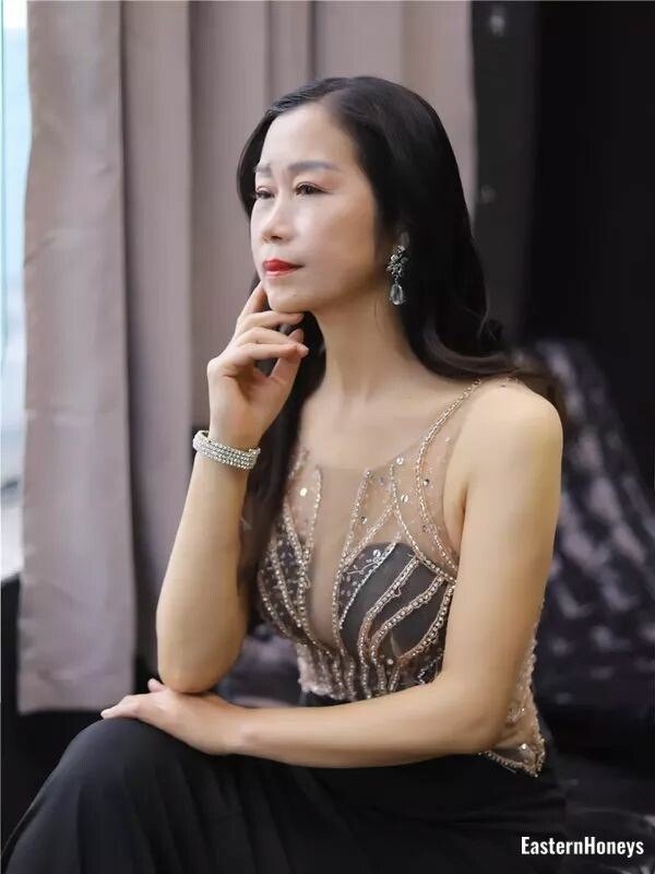 Lili, 53