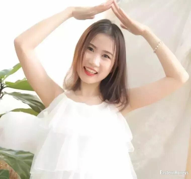 Lena, 22